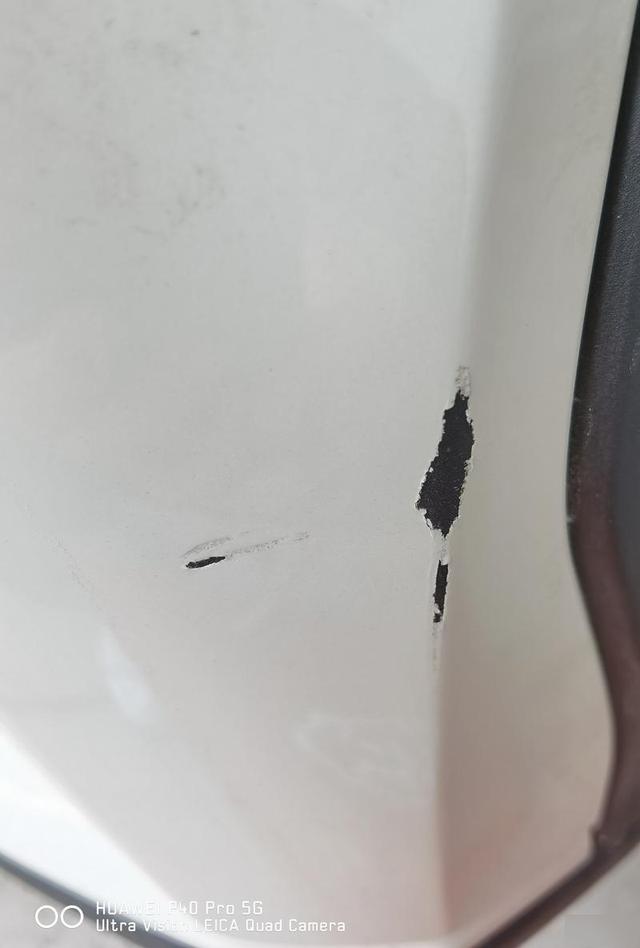 白色汽车蹭掉漆小妙招视频