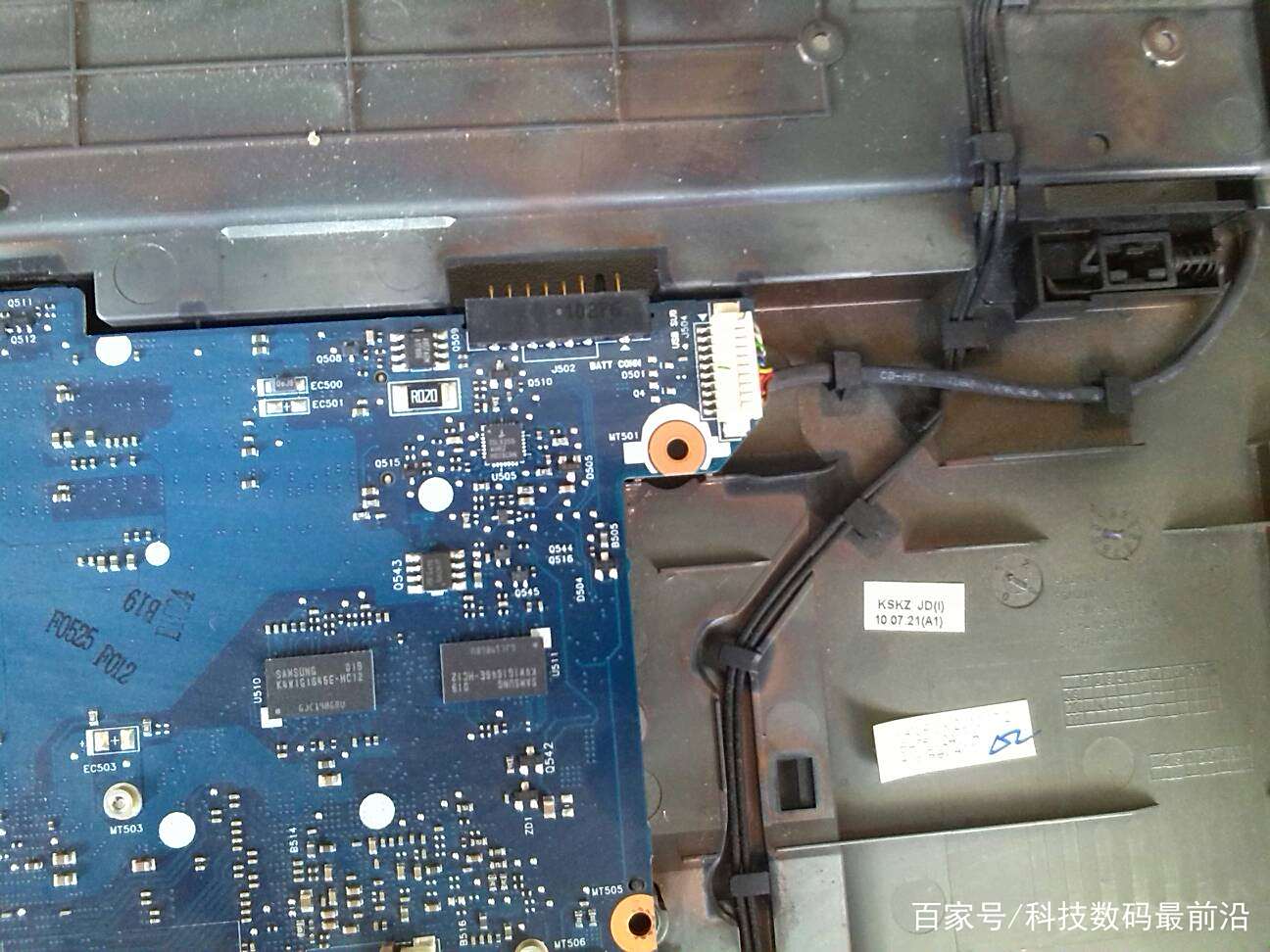 电脑屏幕一闪一闪的跳动